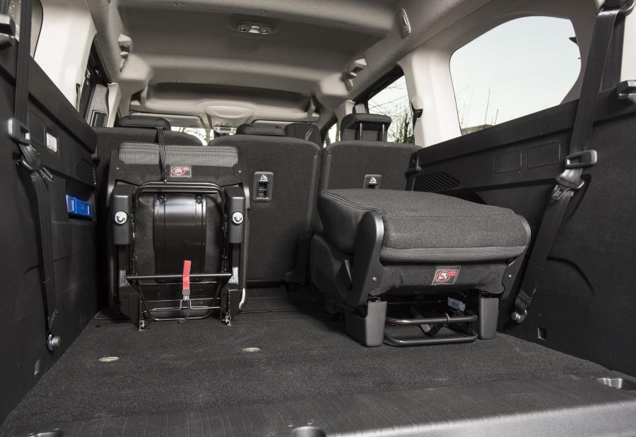 Интерьер Vauxhall Combo Life XL 2018 года  (фото 17 из 27)